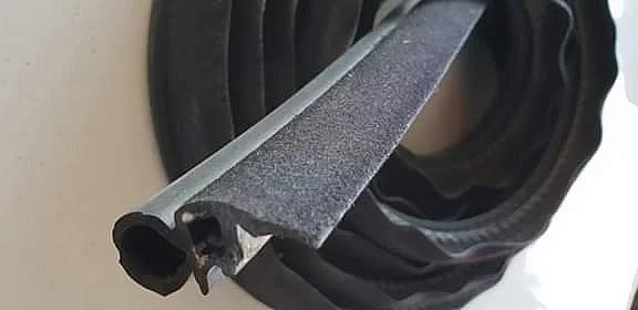 BMW E39 KAPI LASTİĞİ ÖN KADİFELİ SAĞ - SOL 51219069322